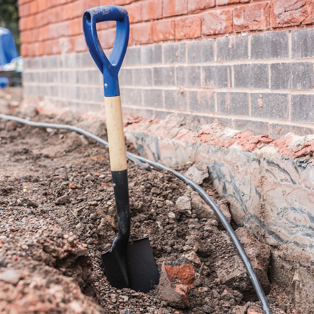Silverline Wooden Round Head Micro Shovel 700mm
